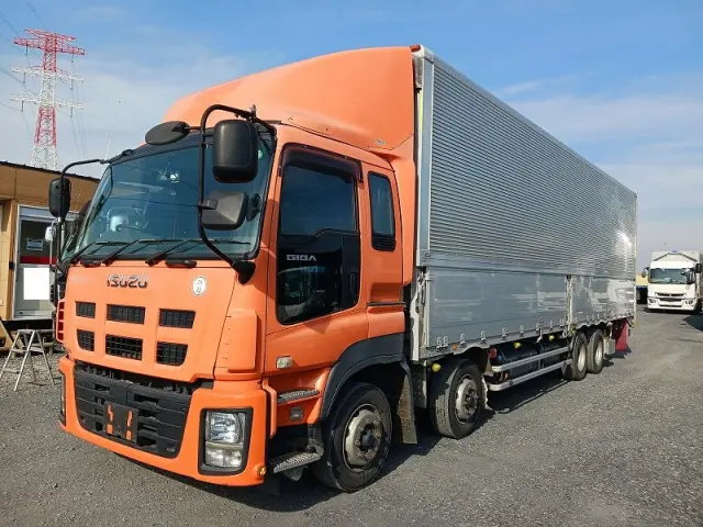 いすゞ ギガ QKG-CYJ77A(8x4)の写真1