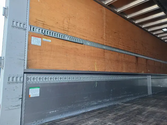 いすゞ ギガ QKG-CYJ77A(8x4)の写真4