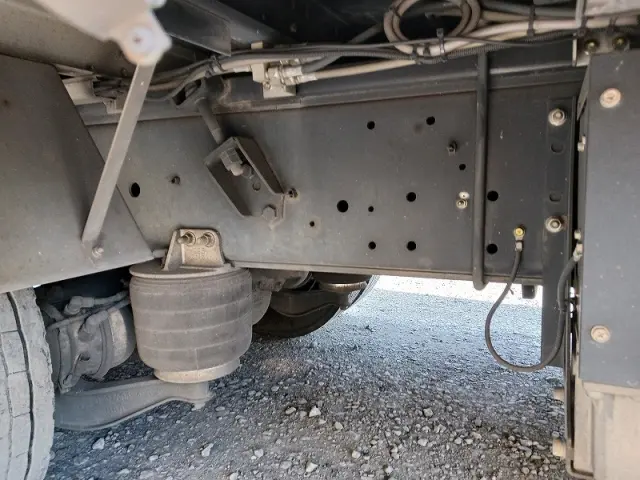 いすゞ ギガ QKG-CYJ77A(8x4)の写真9