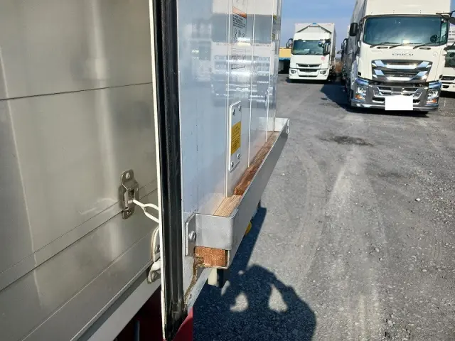 いすゞ ギガ QKG-CYJ77A(8x4)の写真18