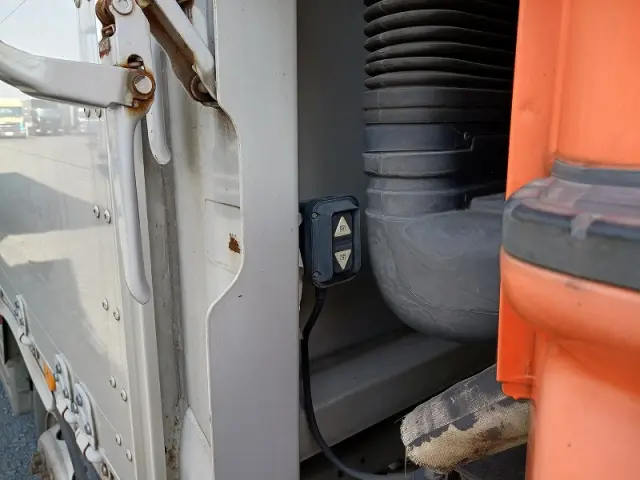 いすゞ ギガ QKG-CYJ77A(8x4)の写真29