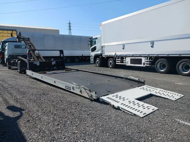 三菱 キャンター 2PG-FEB80(2WD)の写真4