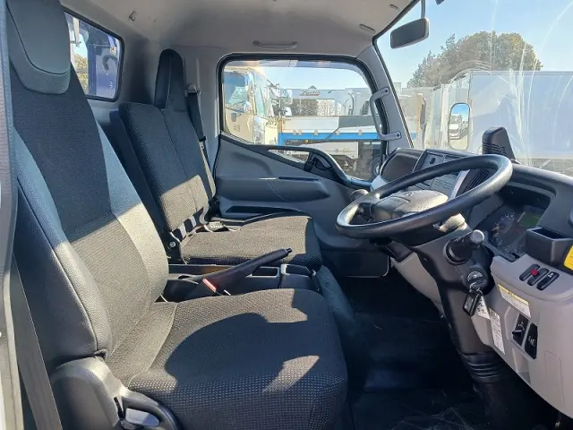 三菱 キャンター 2PG-FEB80(2WD)の写真7