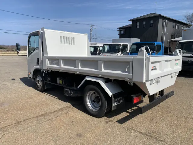 いすゞ エルフ NMR85N(2WD)の写真4