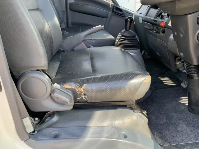 いすゞ エルフ NMR85N(2WD)の写真18