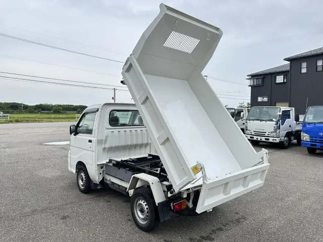 ダイハツ ハイゼットトラック EBD-S211P(4WD)の写真2