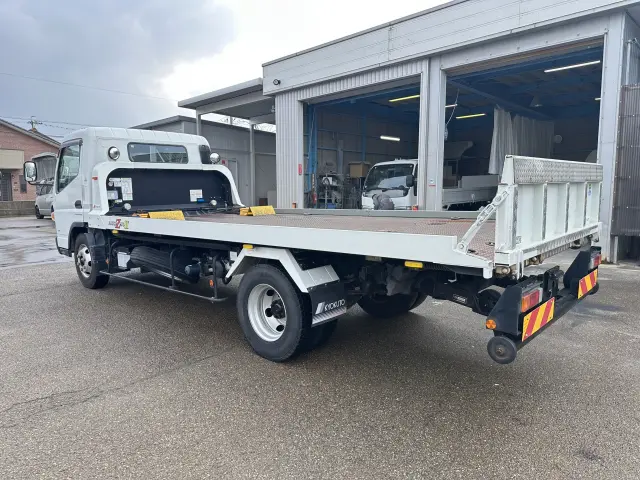 三菱 キャンター FEB80(2WD)の写真4