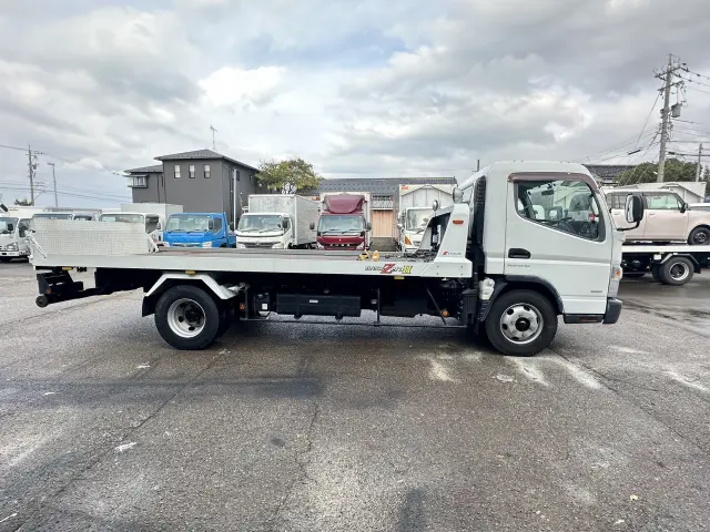 三菱 キャンター FEB80(2WD)の写真5