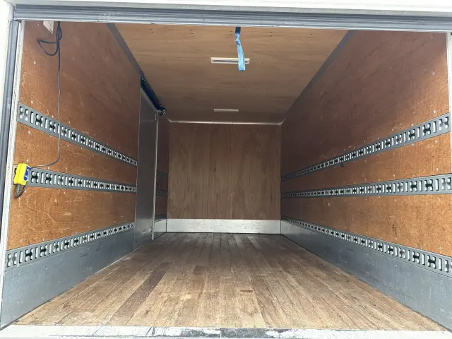 三菱 キャンター FEB50(2WD)の写真8