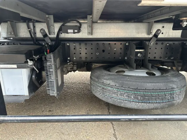 三菱 キャンター FEB50(2WD)の写真15