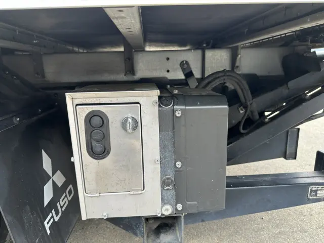 三菱 キャンター FEB50(2WD)の写真17