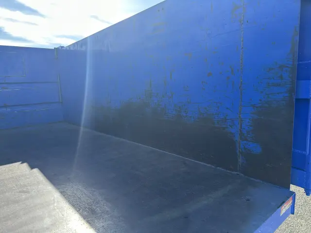 いすゞ エルフ BKG-NJR85AD(2WD)の写真9