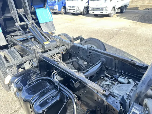 いすゞ エルフ BKG-NJR85AD(2WD)の写真12