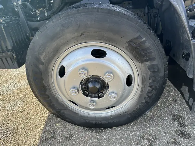 いすゞ エルフ BKG-NJR85AD(2WD)の写真15