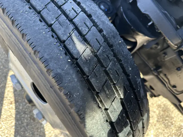 いすゞ エルフ BKG-NJR85AD(2WD)の写真16