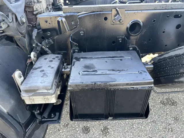 いすゞ エルフ BKG-NJR85AD(2WD)の写真32