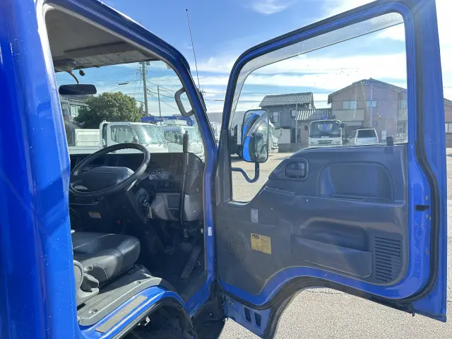 いすゞ エルフ BKG-NJR85AD(2WD)の写真39