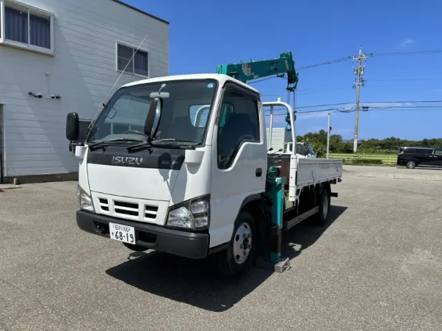 いすゞ エルフ PB-NKR81A(2WD)の写真1