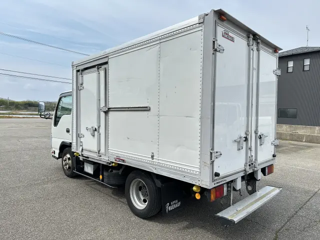 いすゞ エルフ TRG-NHR85AN(2WD)の写真4