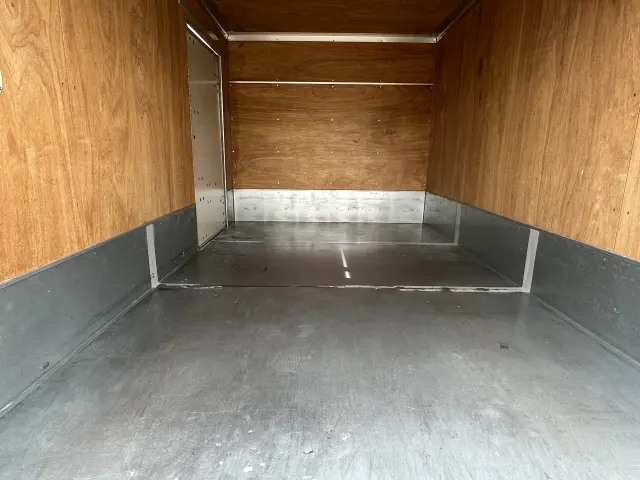 いすゞ エルフ TRG-NHR85AN(2WD)の写真8