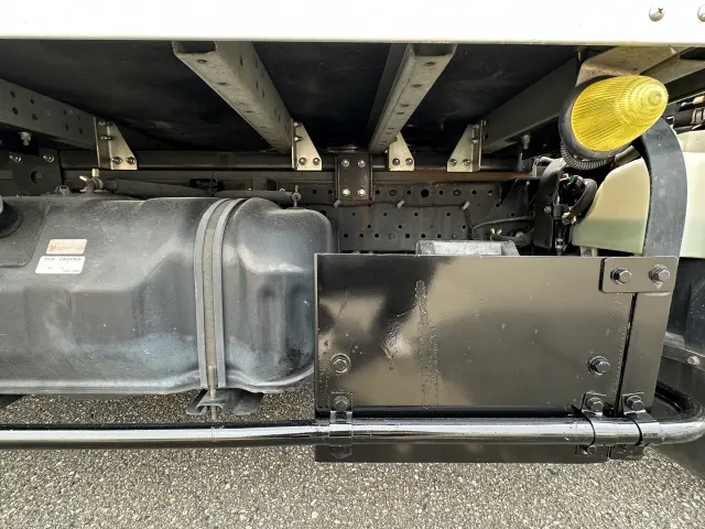 いすゞ エルフ TRG-NHR85AN(2WD)の写真12