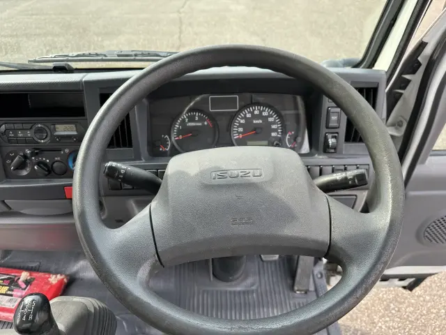 いすゞ エルフ TRG-NHR85AN(2WD)の写真15