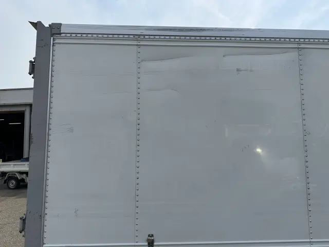 いすゞ エルフ TRG-NHR85AN(2WD)の写真17