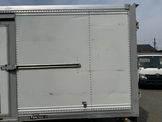 いすゞ エルフ TRG-NHR85AN(2WD)の写真18