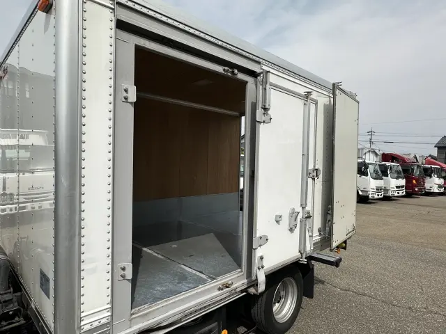 いすゞ エルフ TRG-NHR85AN(2WD)の写真22