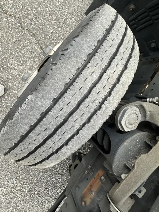 いすゞ エルフ TRG-NHR85AN(2WD)の写真32