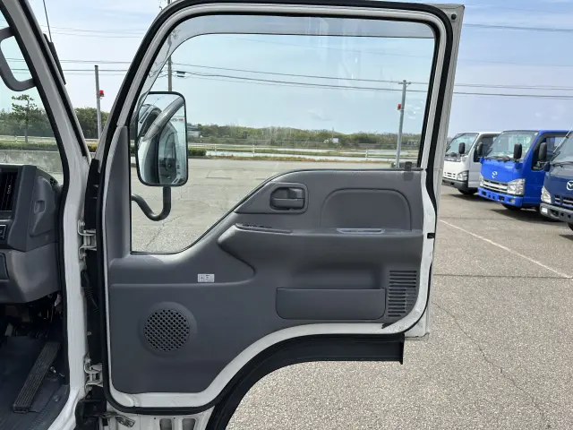 いすゞ エルフ TRG-NHR85AN(2WD)の写真34