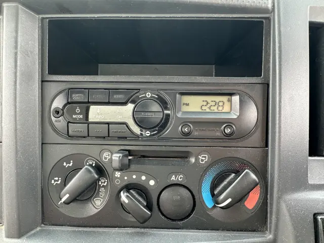 いすゞ エルフ TRG-NHR85AN(2WD)の写真35