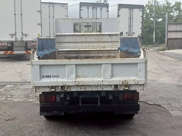 いすゞ エルフ BKG-NKR85AD(2WD)の写真6