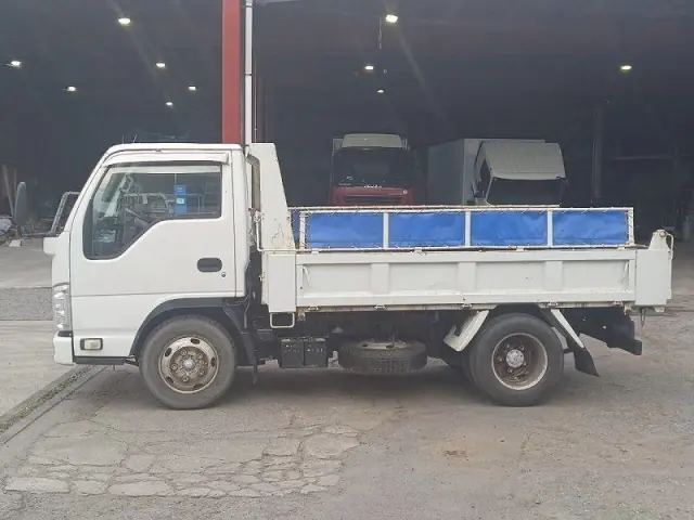 いすゞ エルフ BKG-NKR85AD(2WD)の写真8