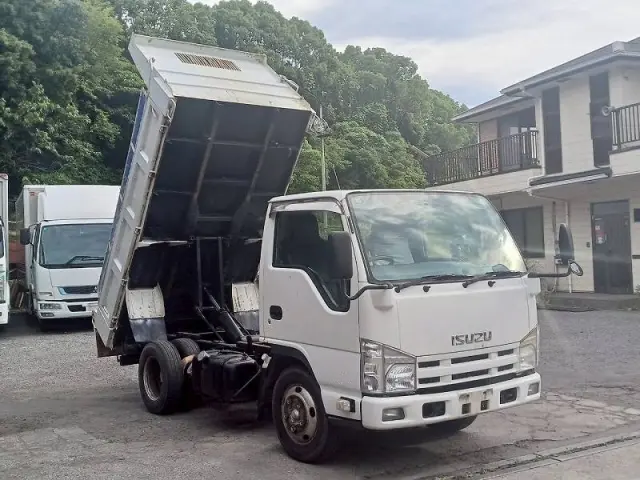 いすゞ エルフ BKG-NKR85AD(2WD)の写真9