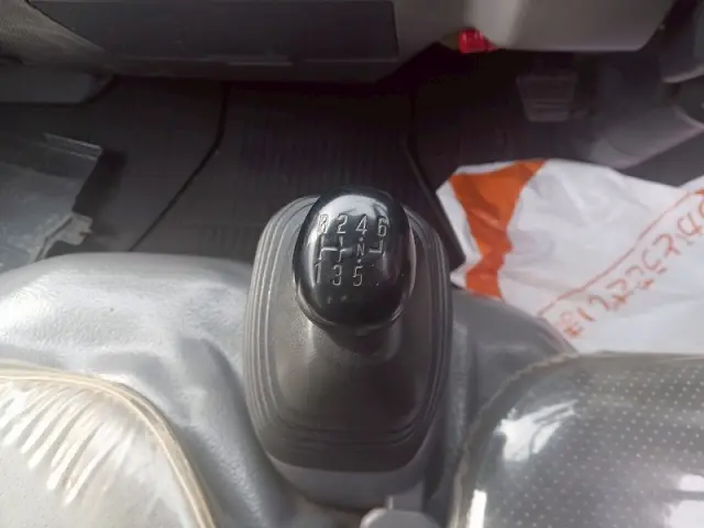 いすゞ エルフ BKG-NKR85AD(2WD)の写真20