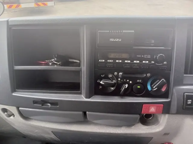 いすゞ エルフ BKG-NKR85AD(2WD)の写真21