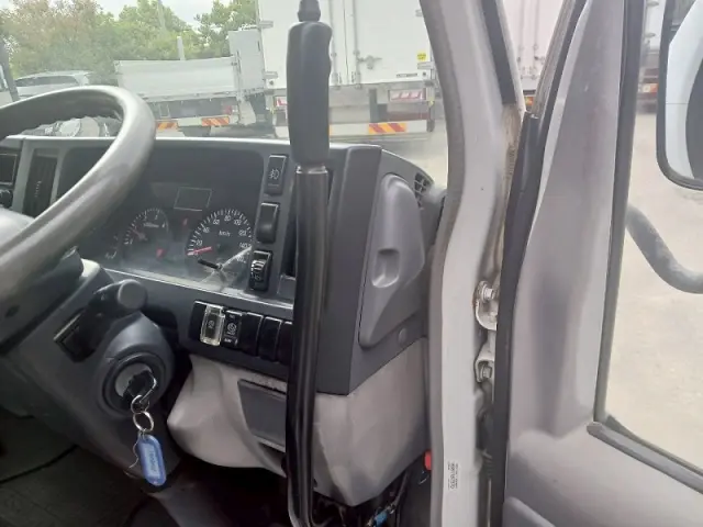 いすゞ エルフ BKG-NKR85AD(2WD)の写真24