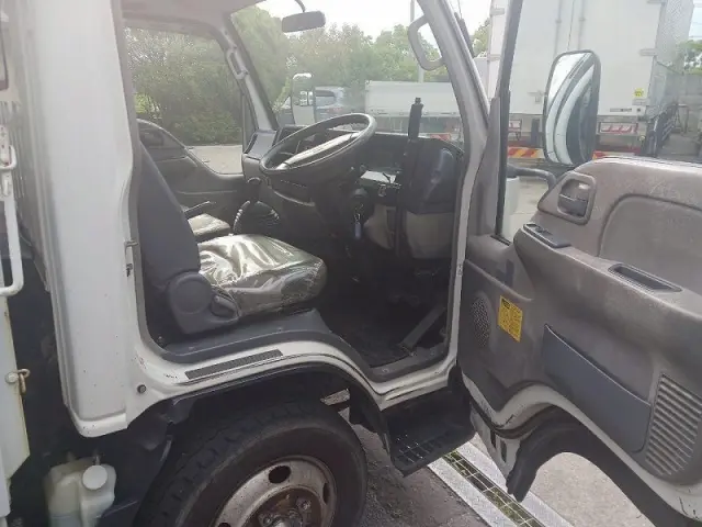 いすゞ エルフ BKG-NKR85AD(2WD)の写真25