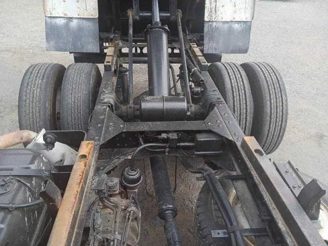 いすゞ エルフ BKG-NKR85AD(2WD)の写真27