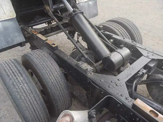 いすゞ エルフ BKG-NKR85AD(2WD)の写真33