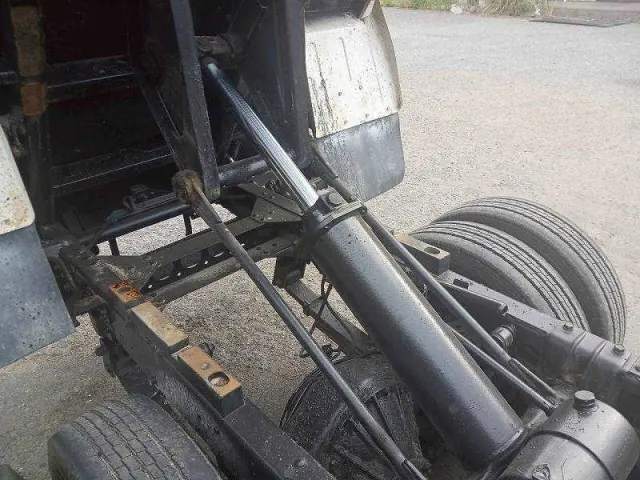 いすゞ エルフ BKG-NKR85AD(2WD)の写真34