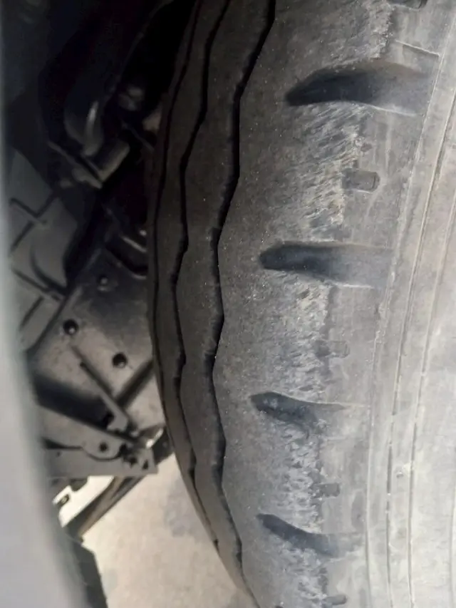 いすゞ エルフ BKG-NKR85AD(2WD)の写真37