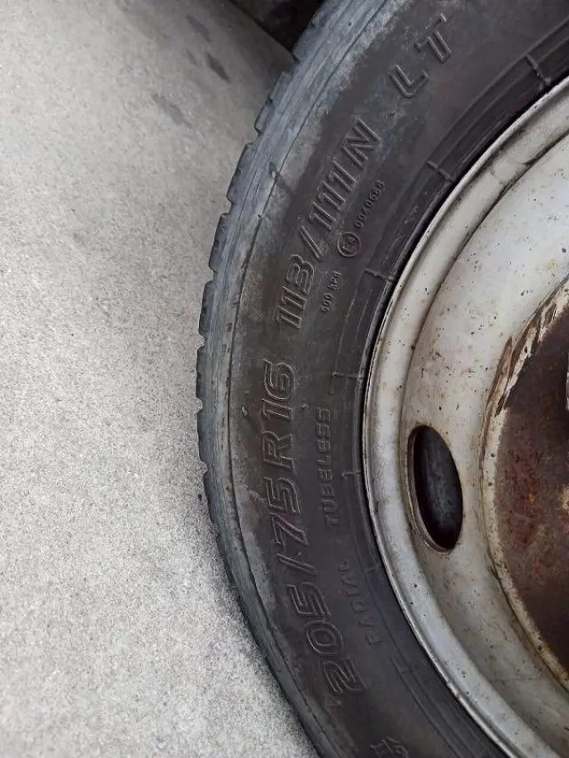 いすゞ エルフ BKG-NKR85AD(2WD)の写真46