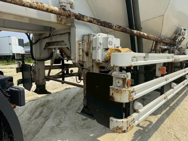 極東開発 粉粒体運搬トレーラー 不明の写真10