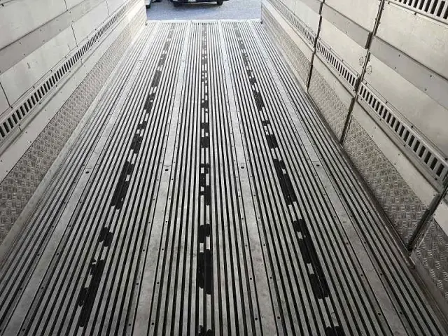 いすゞ フォワード 2PG-FRR90T2の写真16