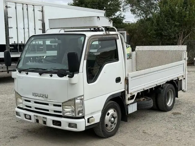 いすゞ エルフ BKG-NKR85A(2WD)の写真1