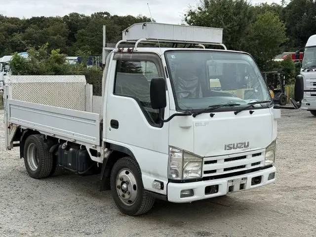 いすゞ エルフ BKG-NKR85A(2WD)の写真3