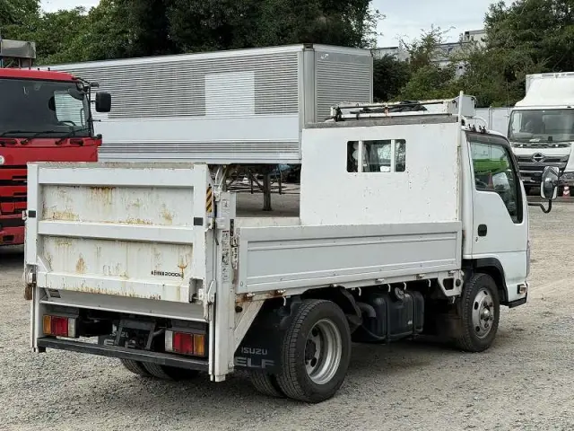 いすゞ エルフ BKG-NKR85A(2WD)の写真5