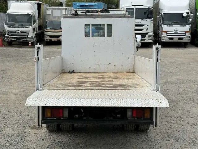 いすゞ エルフ BKG-NKR85A(2WD)の写真12